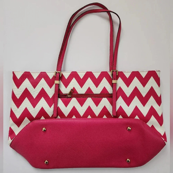 White Pink Boat Shape Beach Travel, Vacation Shoulder Bag Metal Hardware - Picture 6 of 16